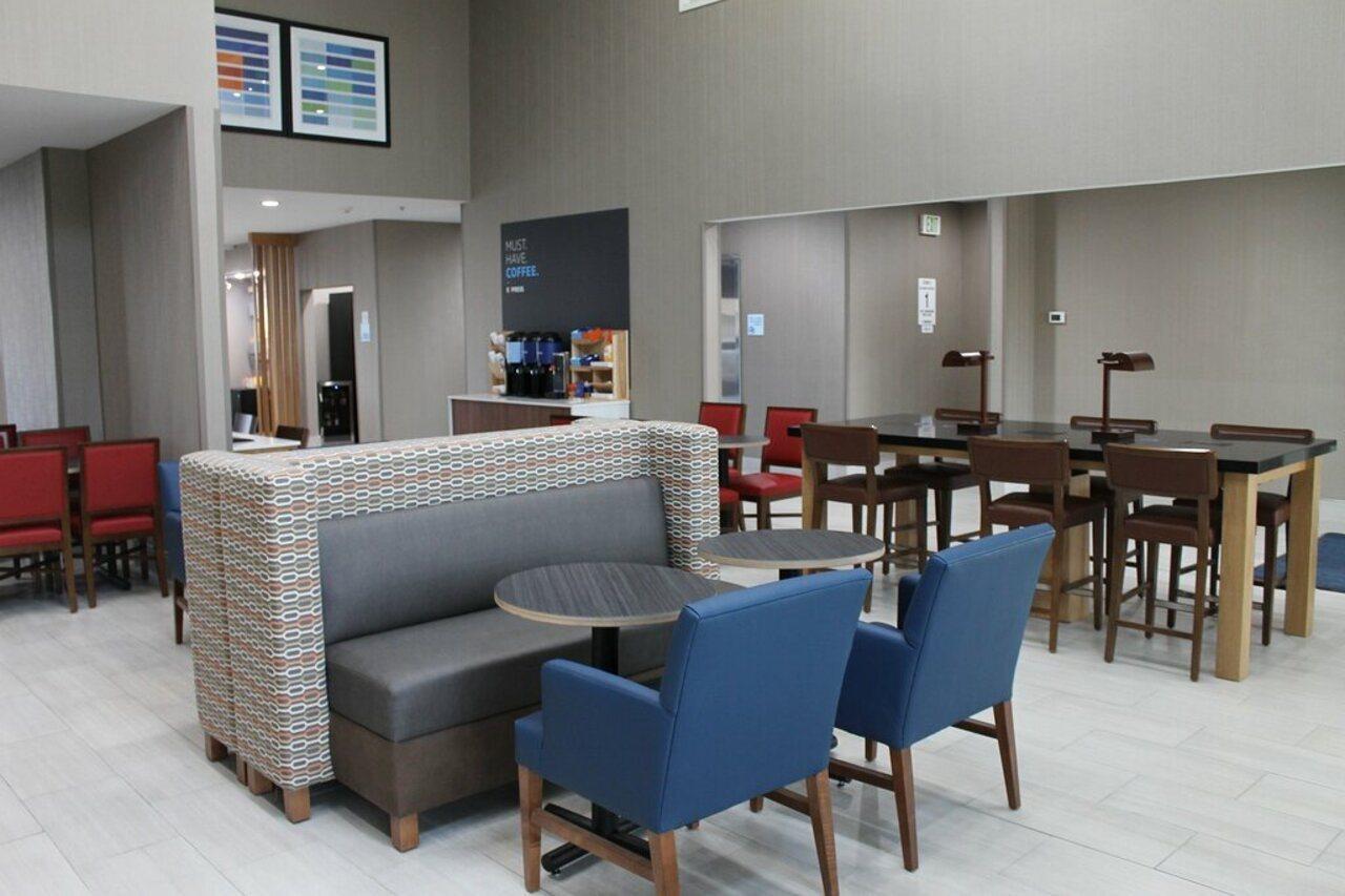 Holiday Inn Express & Suites - Tulare By Ihg Esterno foto